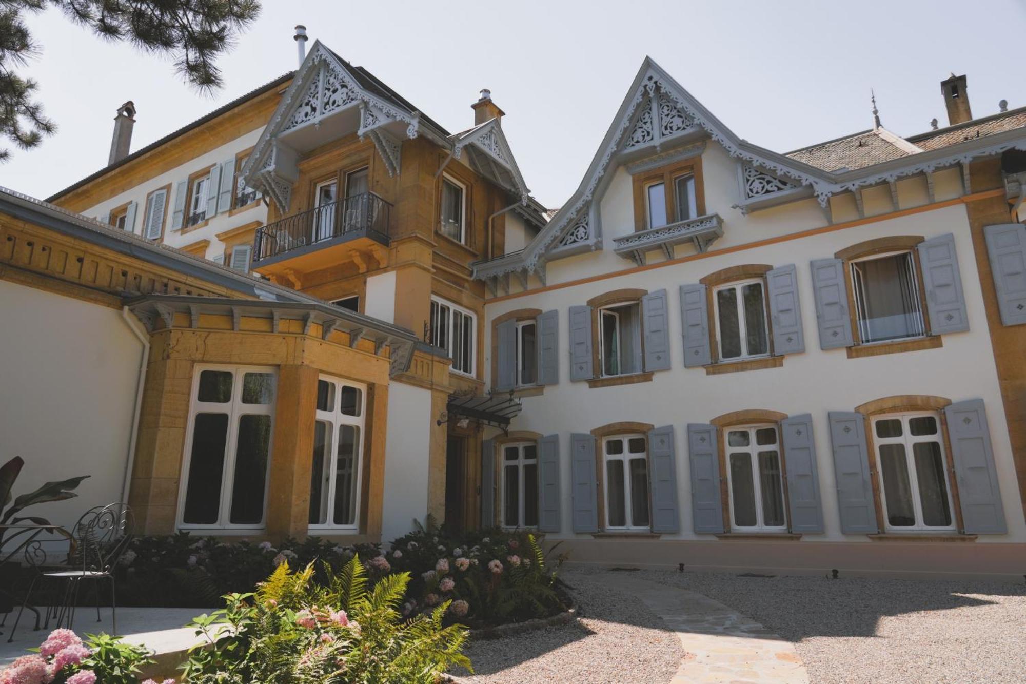 Le Faubourg 29 Hotel Neuchatel Bagian luar foto